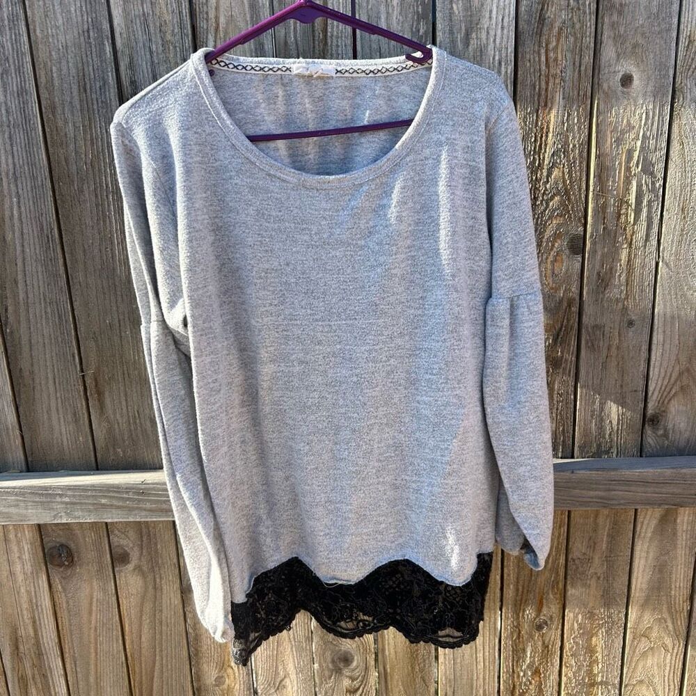 Maurices blouse tshirt long sleeve size xl.